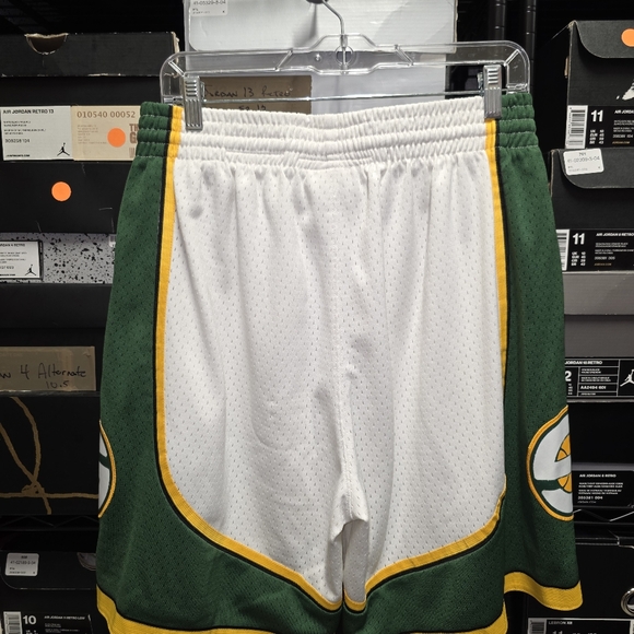 Mitchell & Ness Seattle Supersonics Shorts - Picture 3 of 5